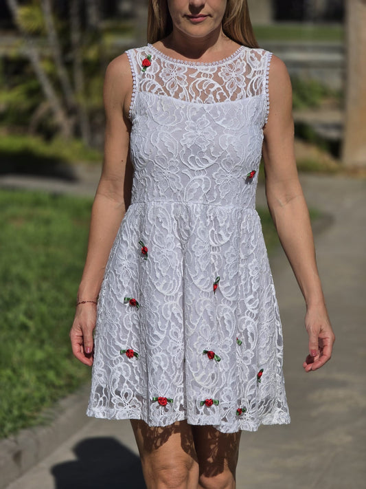 Vestido blanco corto de encaje