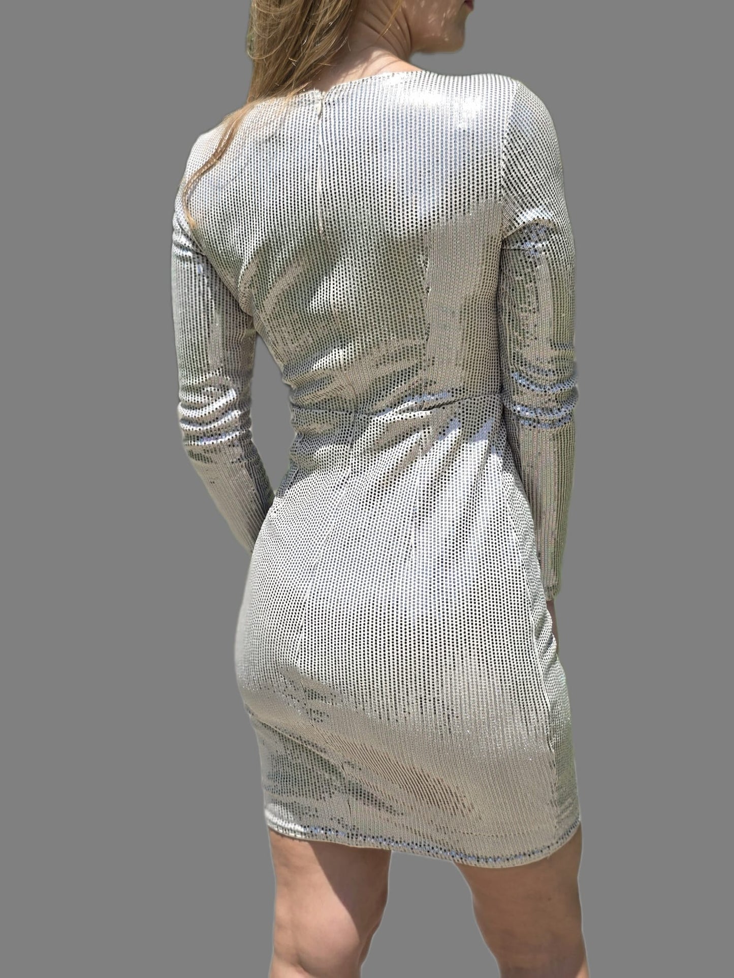 Vestido ajustado con detalles brillantes
