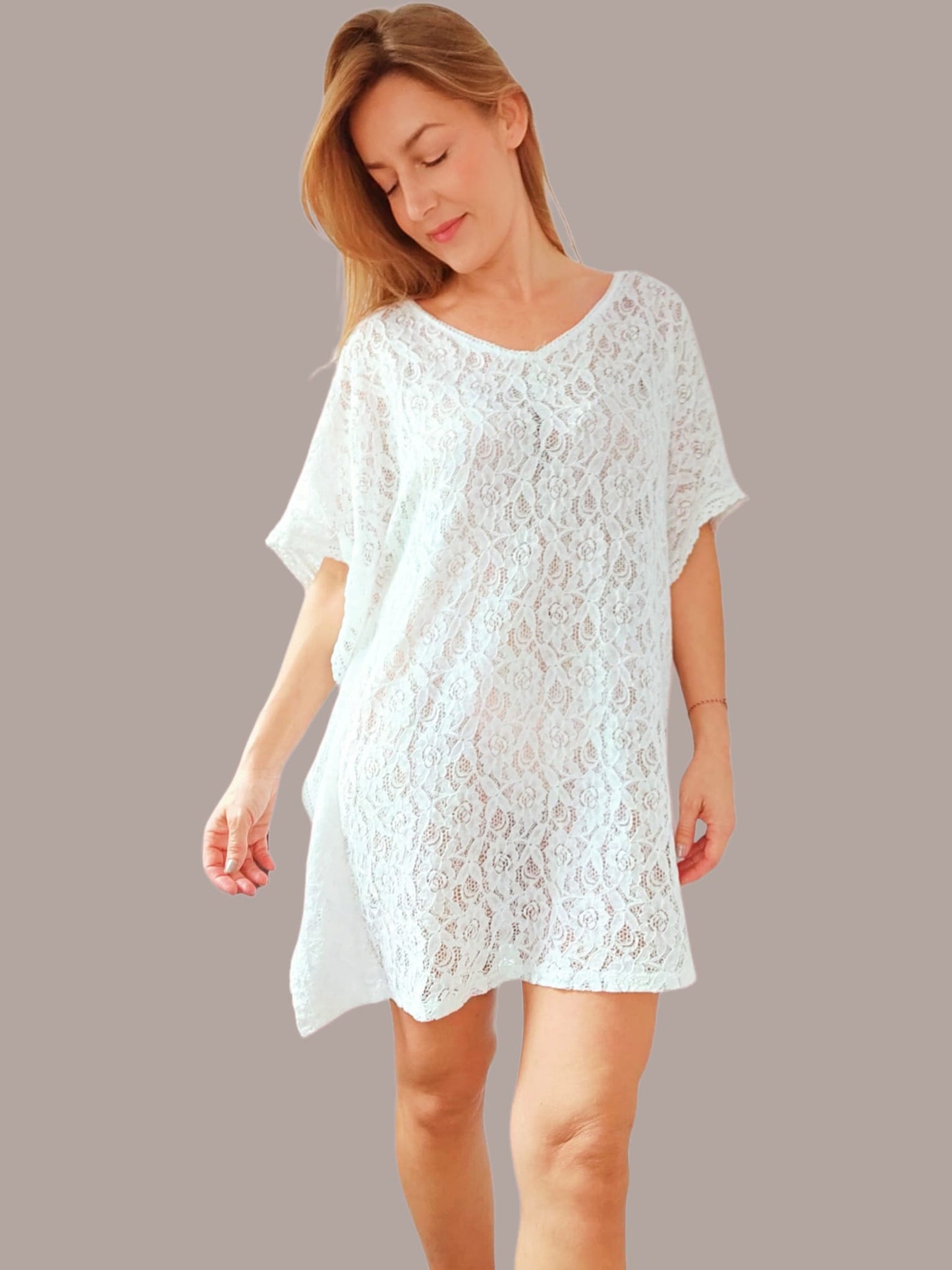 Kaftan de playa corto de encaje y algodón